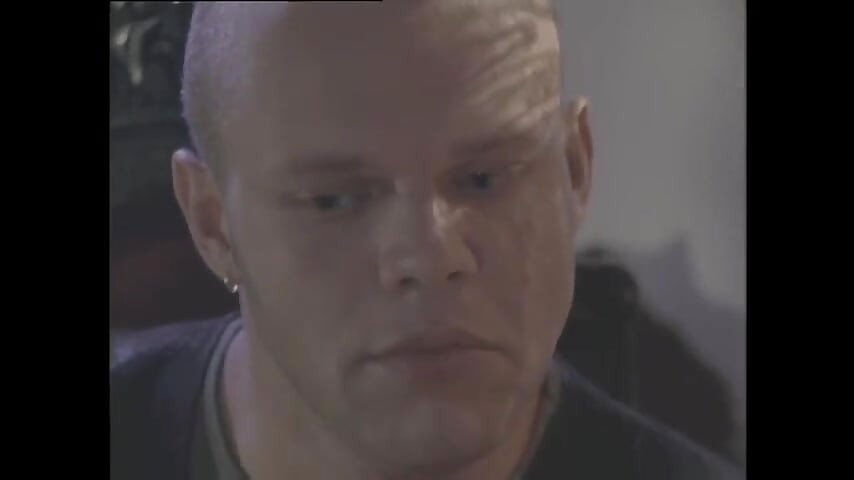 La Chica Recibe Un Golpe En El Culo En La Mesa De Centro