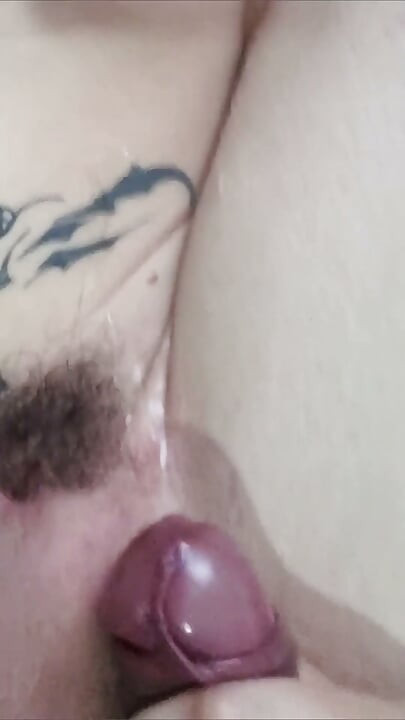 Amatör trans lesbiska: Rider min T-flicka fru för en rå överraskning creampie