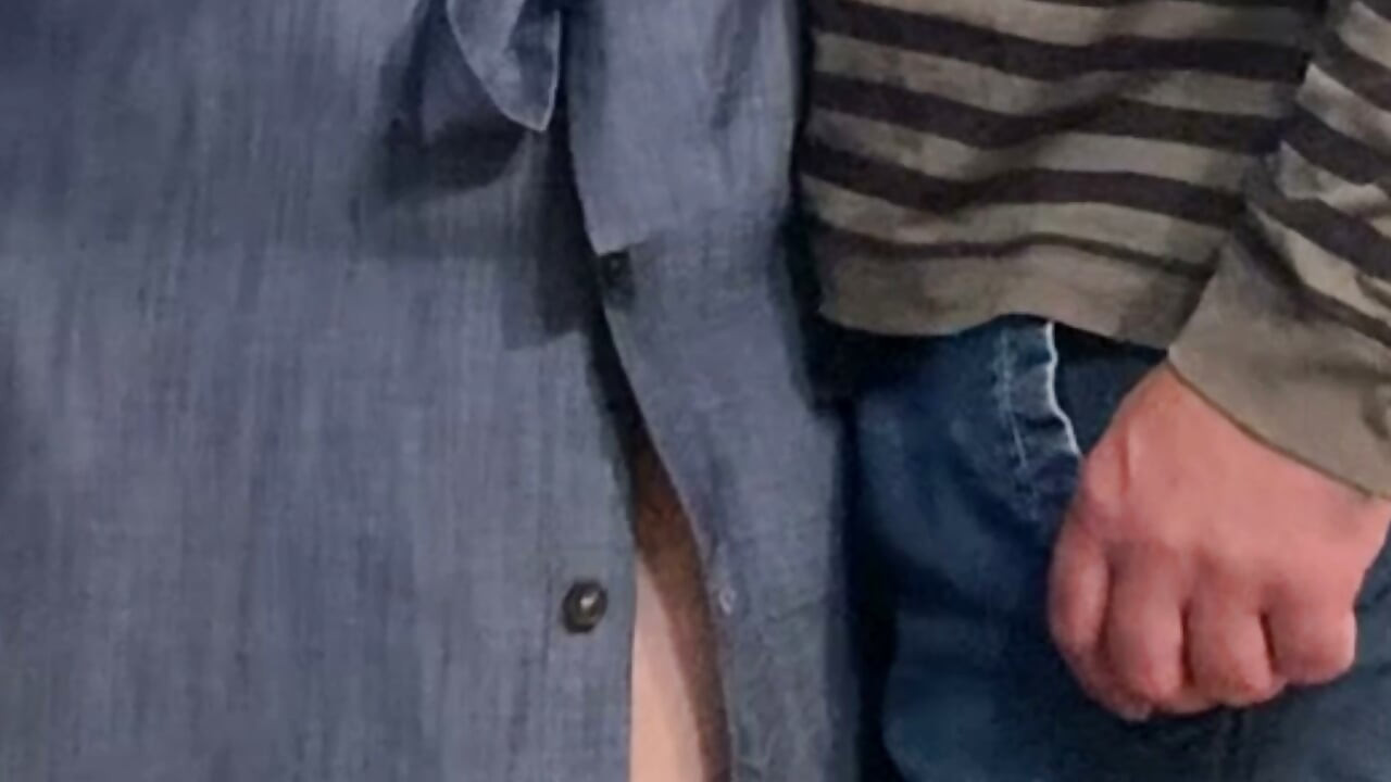 Ihre Fotze mit den Fingern gefickt