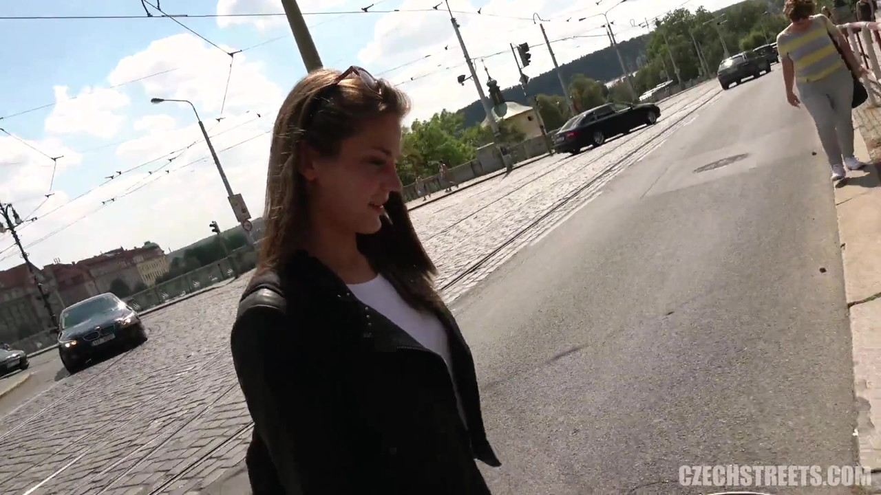 チェコの街 - 史上最もシャイな女の子
