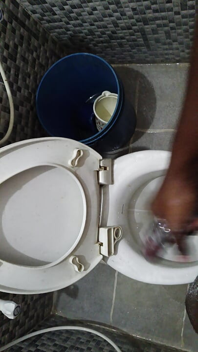 Pelajar Kolej Di Bilik Air Asrama Melancap 2