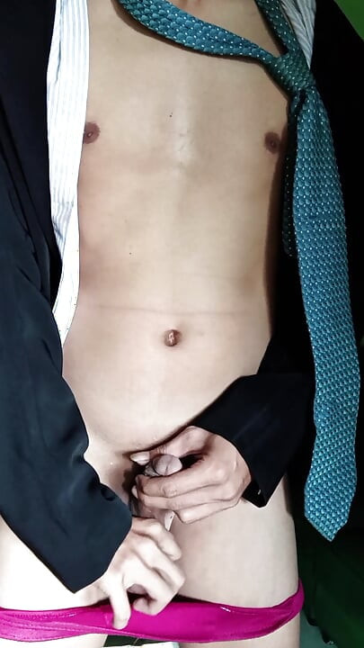 Мастурбує після роботи