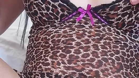 Ngentot memek pakai dildo habis-habisan