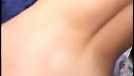 Pelacur haus air mani dengan sepatu hak tinggi mengambil kontol hitam mutan di memek selama pesta seks