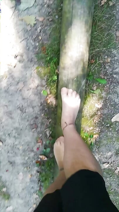 Balansiranje na otvorenom u najlonkama