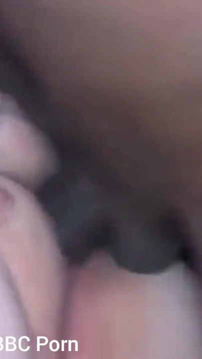 A brit BBW kemény mély anális kutyapózt vesz fel az autómból | Klip 1