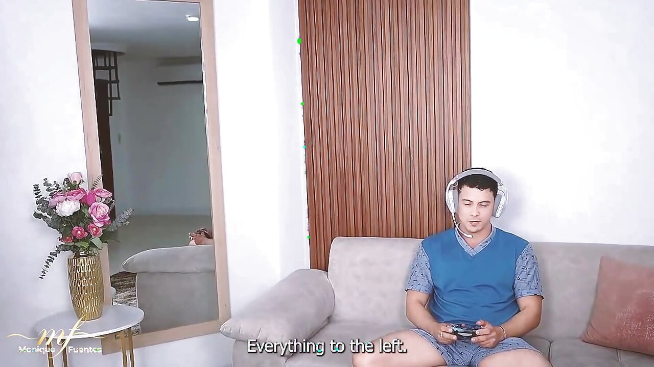 Enteado inexperiente é fodido duro por sua madrasta pervertida - Monique Fuentes e Lian Grey