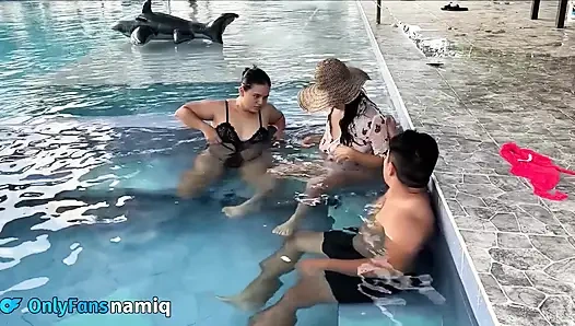 Im Pool meiner Eltern