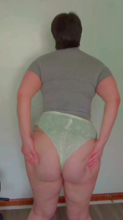Big Ass In Short Skirt No Panties
