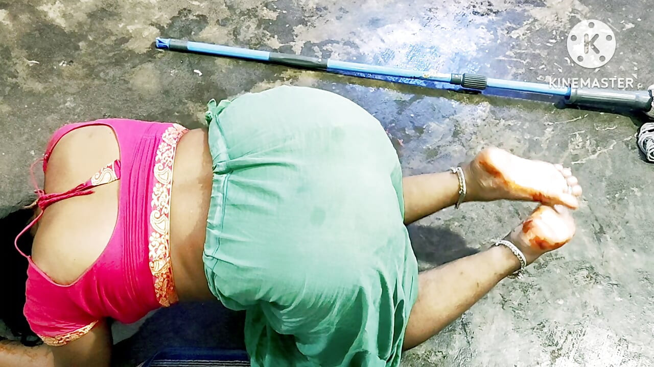 Indian Desi fuking neighbour boy&#039;s with hindi audio