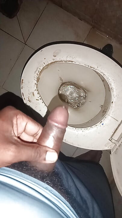 Bhabi ko dekhte hi mene toilet me Jake muth mare