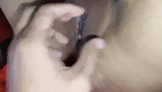 Лижу деревенскую киску, она наслаждается спермой