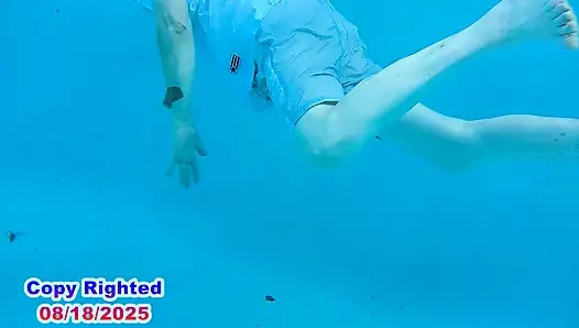Video lengkap cewek sange ini lagi asik bersenang-senang di bawah sinar matahari