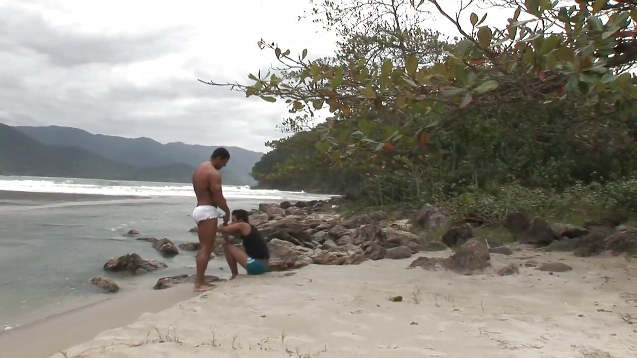 Schwuler strand-twink wird geschraubt