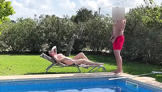 MILF Wird Am Pool Hart Gefickt Und Vollgespritzt