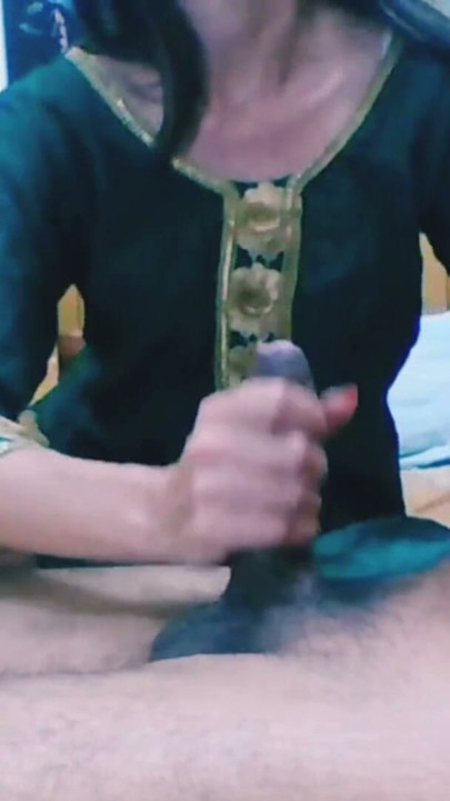 Ateşli orta yaşlı seksi kadın amcığı deliniyor | Klip 1