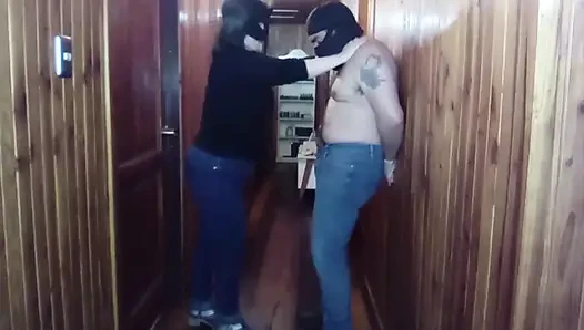 Pukulan di Dinding