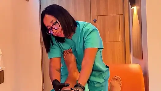 Чувственный массаж латины в видео от первого лица - расслабляющая музыка, дрочка и минет в конце
