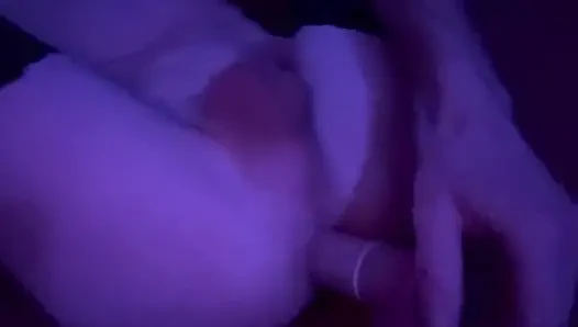 İtalyan kadın kılıklı kadın dildoyla oynuyor
