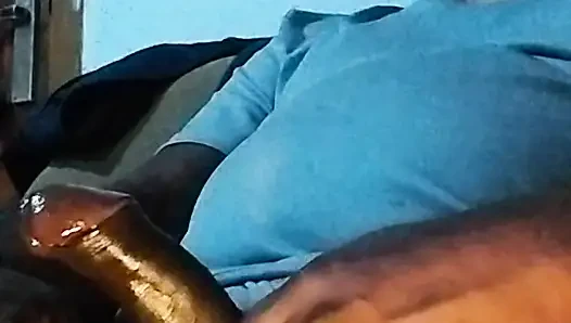 Sikimi sıvazlıyorum
