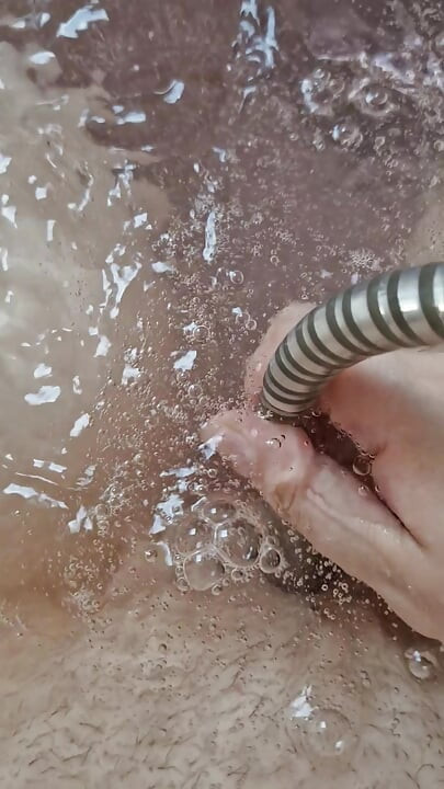 İri güzel kadın köle sow sert su jeti ile klitorisini kullanıyor, bdsm, ağrı domuzu, acı kısrağı, sikiş
