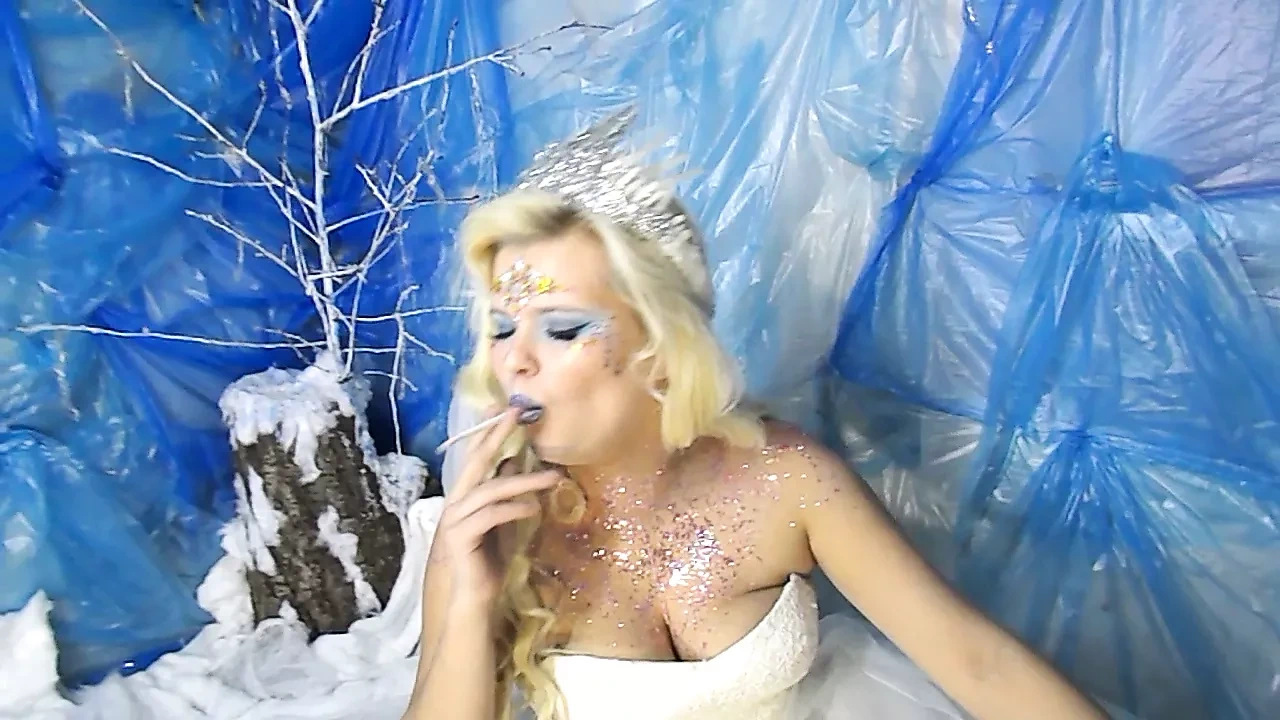 吸烟冰女王辣妈吸烟恋物癖