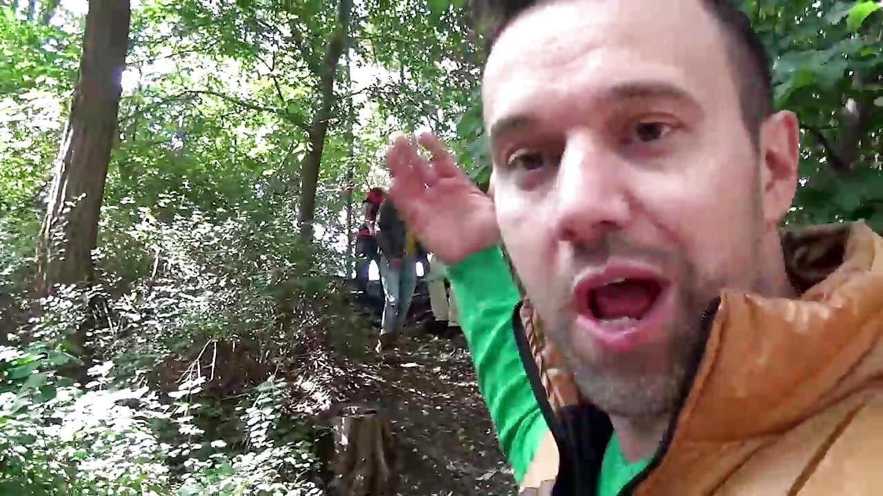 Puszczalska dziewczyna uderzyła w trójkąt