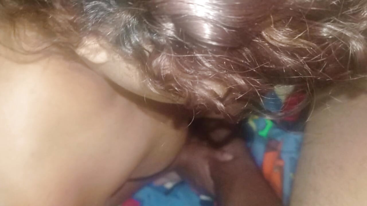 मैंने उसे अच्छी चुदाई देने के बाद अपने पड़ोसी की गांड चूसने का अंत किया