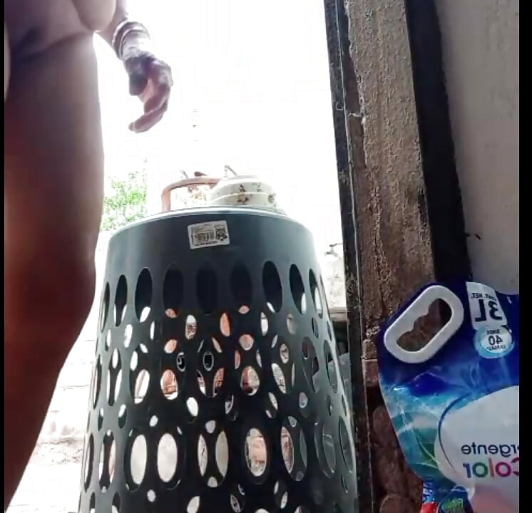 Desnuda al lavar