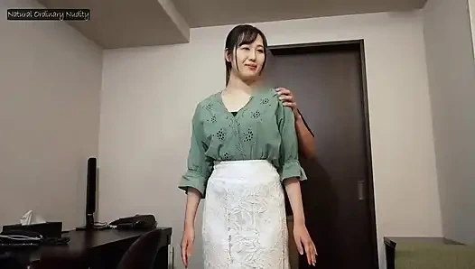 Uzun Kırsal Çiçek: Göğüslü Yeni Bir Kadın Derin ve Aç Şehir Arzusunu Ortaya Çıkarıyor