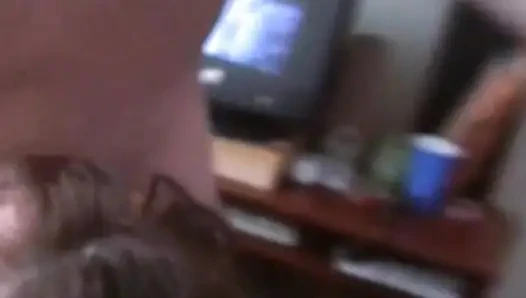 Esmer kadın ıslak sakso çekiyor