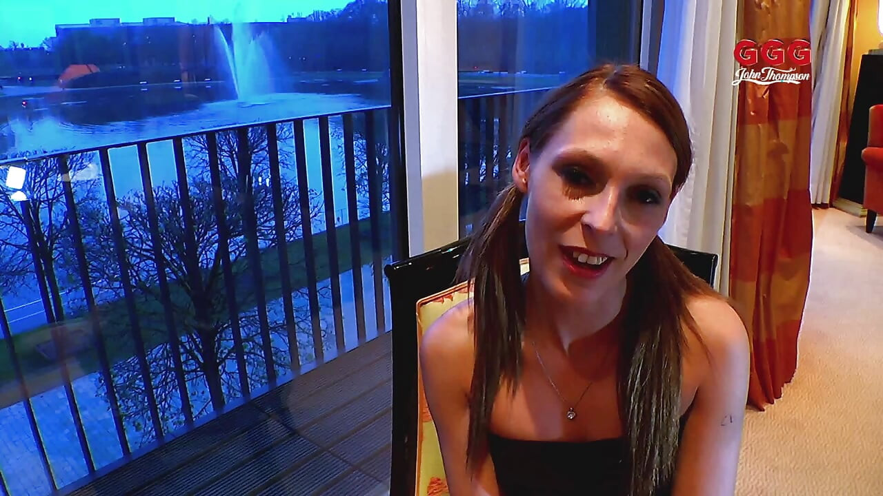 Ggg John Thompson - drhtanje sperme dok gangbanging u podrumu