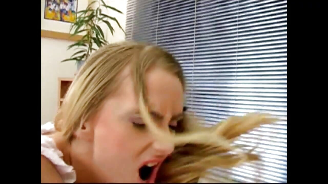 Ma meilleure amie est tellement jeune et tellement salope