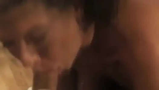 Güzel eş değiştiren ev hanımı sert sikiliyor