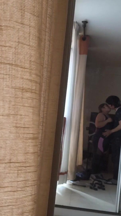 I kiss passionately with single mom who really wants to do crazy things | Clip 1