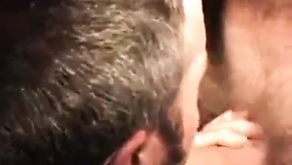 arkadaşının sikini emmek