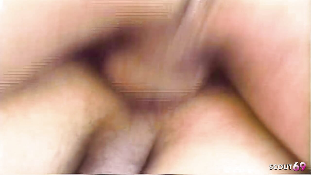 Pantat bahenol tante semok latina dientot habis-habisan sama kontol besar di seks threesome di luar ruangan