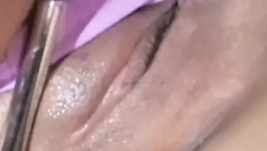 Aku lagi asik masturbasi dan grepe-grepe toket besarku