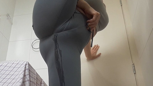 wetting yoga pants showing wet camel toe cunt