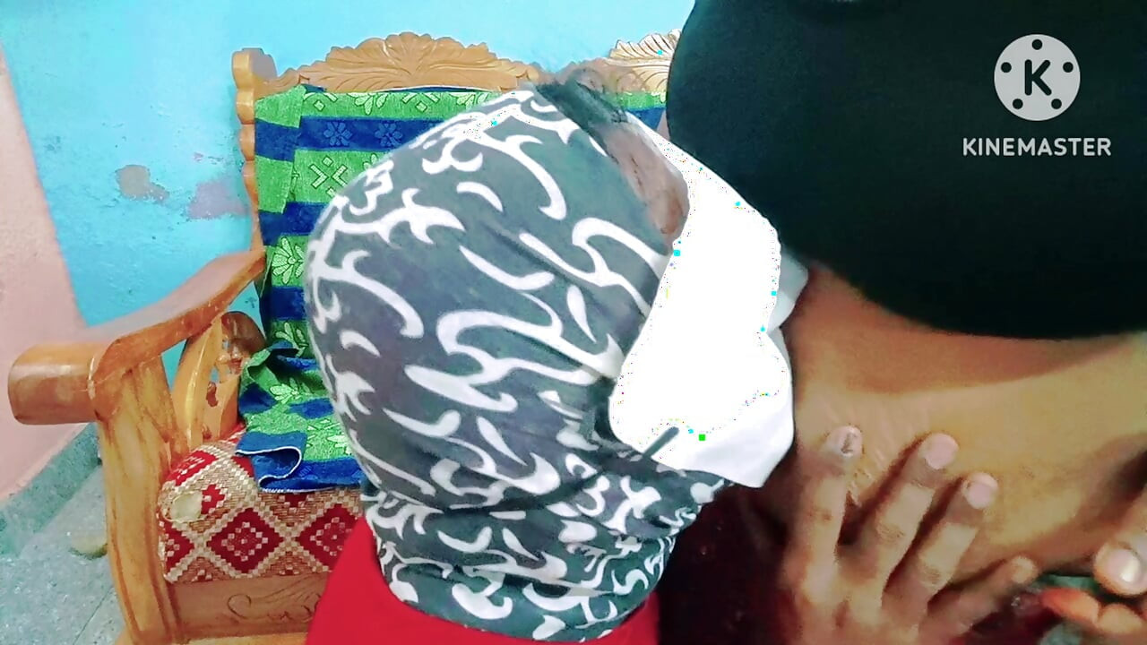 Neighbour Aunty's hot navel suck with honey by desi boy - tamil dirty talk with loud moaning