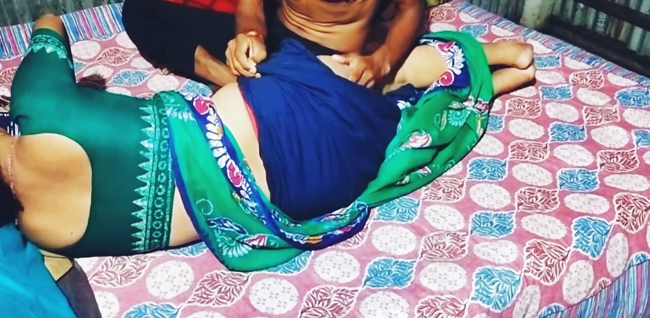 Geile Bhabi met mooie Sharee wil dat Devar neukt