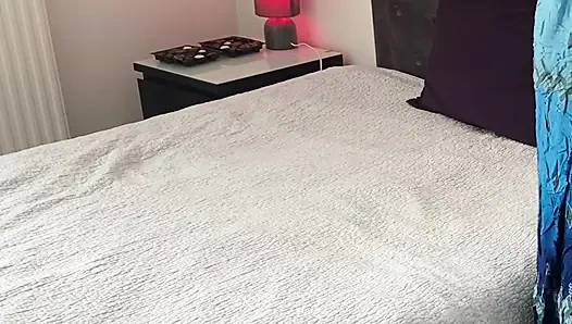 Ateşli seksi orta yaşlı seksi fahişe amına sert yarak alıyor.