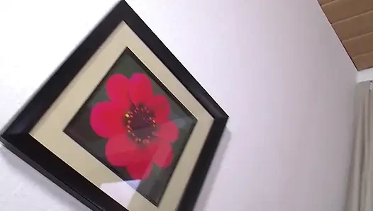 Çoraplı tombul Alman sürtük büyük dildoyla kendini sikiyor