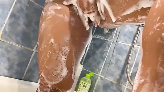 Я принимаю горячий душ