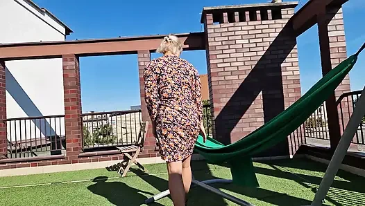 Çatıdaki cam anal dildo - bölüm 1