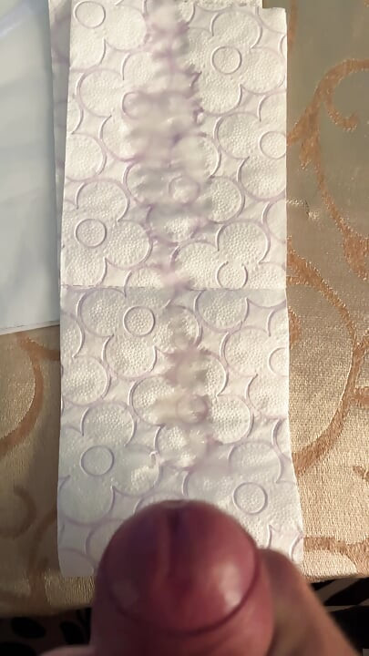 Earl Smile Big Cumshot Heavy Load On Toilet Paper