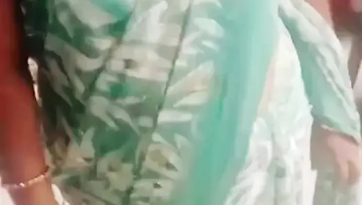 Istri pamer tubuh bahenolnya sama suaminya dan ngentot dia habis-habisan