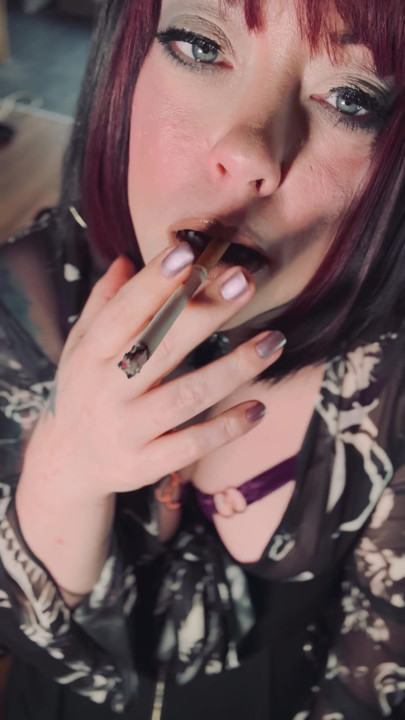 Your Favourite Smoker Tina Snua Tip To Tails 2 Cork cigarettes - Chainsmoking Smoking | Clip 1