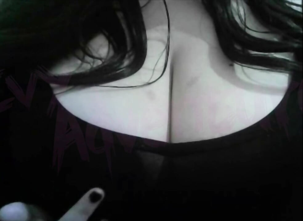 teściowa otaku nerdy Ogląda Hentai podczas zabawy z jej Dużymi Piersiami # 3