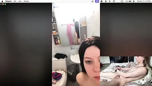 Она наблюдает, как я мастурбирует, кончает дважды!